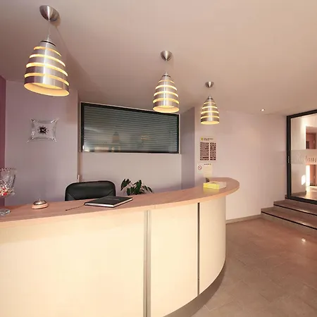 Logis Restaurant Le Cara Sol ホテル エルヌ