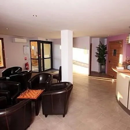 ホテル Logis Restaurant Le Cara Sol エルヌ