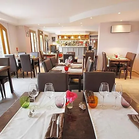 Logis Restaurant Le Cara Sol エルヌ
