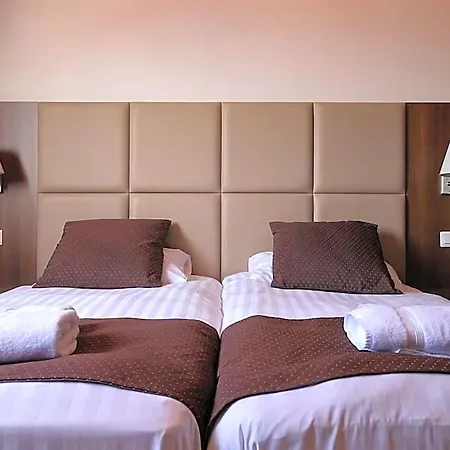 Logis Restaurant Le Cara Sol エルヌ