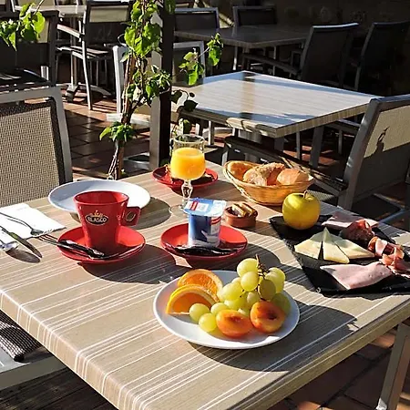 Logis Restaurant Le Cara Sol エルヌ